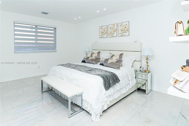 8740 NW 153rd Ter, Miami Lakes, FL 33018