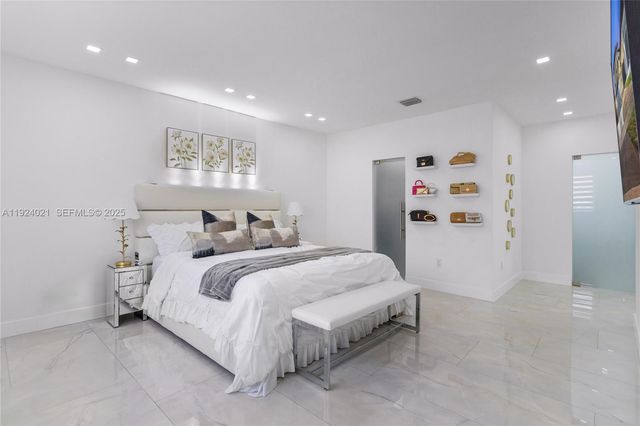 8740 NW 153rd Ter, Miami Lakes, FL 33018