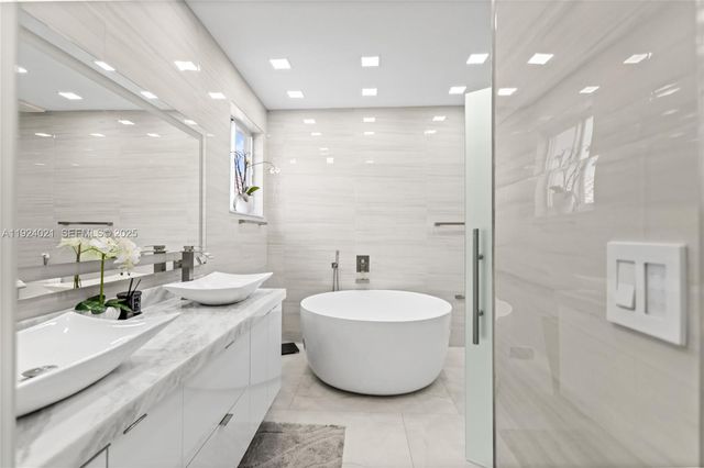 8740 NW 153rd Ter, Miami Lakes, FL 33018