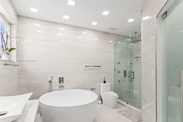 8740 NW 153rd Ter, Miami Lakes, FL 33018