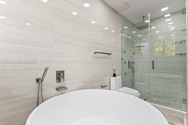 8740 NW 153rd Ter, Miami Lakes, FL 33018