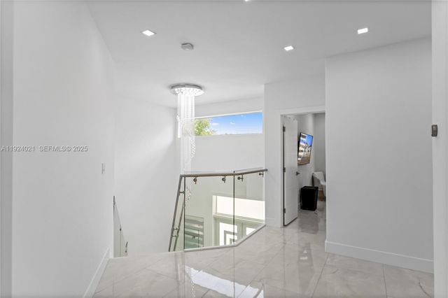 8740 NW 153rd Ter, Miami Lakes, FL 33018