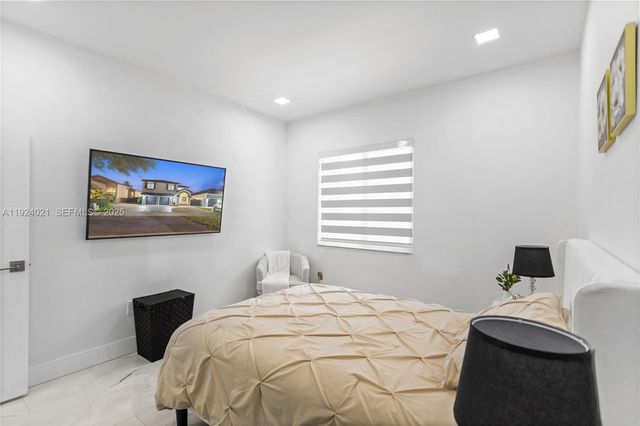 8740 NW 153rd Ter, Miami Lakes, FL 33018