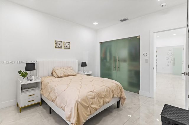 8740 NW 153rd Ter, Miami Lakes, FL 33018