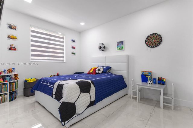 8740 NW 153rd Ter, Miami Lakes, FL 33018