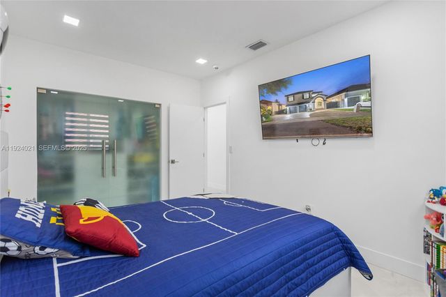 8740 NW 153rd Ter, Miami Lakes, FL 33018