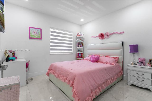 8740 NW 153rd Ter, Miami Lakes, FL 33018