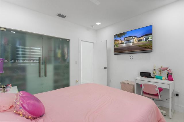 8740 NW 153rd Ter, Miami Lakes, FL 33018