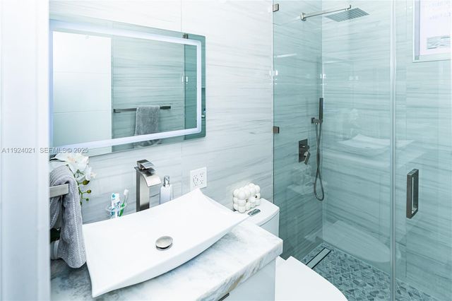 8740 NW 153rd Ter, Miami Lakes, FL 33018