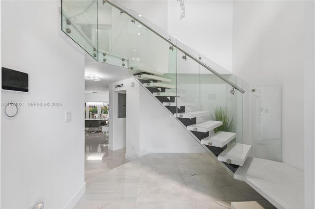 8740 NW 153rd Ter, Miami Lakes, FL 33018