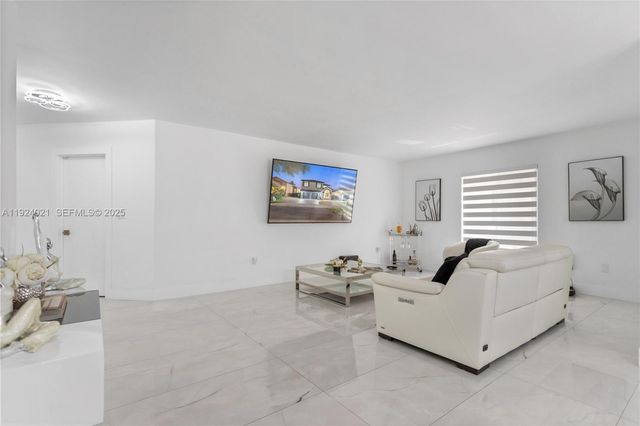 8740 NW 153rd Ter, Miami Lakes, FL 33018