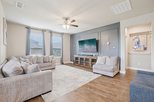 701 Indian Hawthorn Drive, Glenn Heights, TX 75154