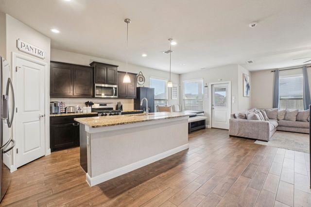 701 Indian Hawthorn Drive, Glenn Heights, TX 75154