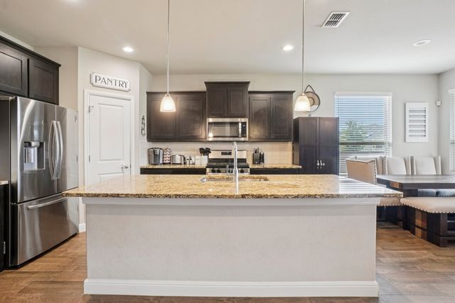 701 Indian Hawthorn Drive, Glenn Heights, TX 75154