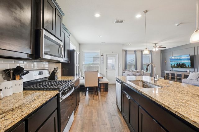 701 Indian Hawthorn Drive, Glenn Heights, TX 75154