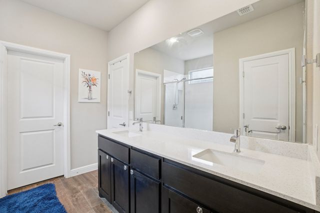 701 Indian Hawthorn Drive, Glenn Heights, TX 75154