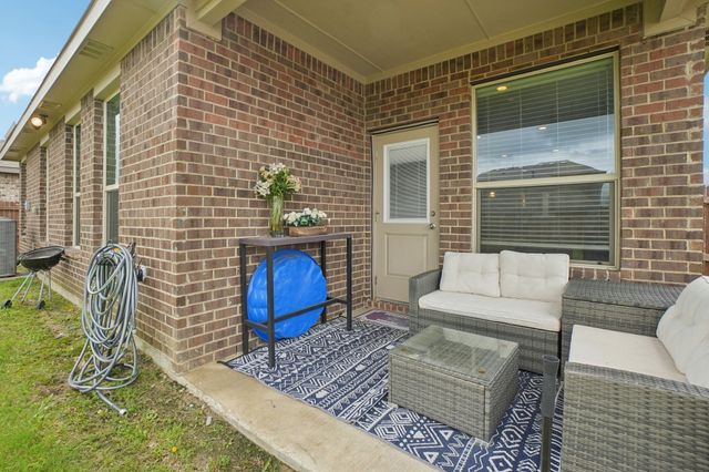 701 Indian Hawthorn Drive, Glenn Heights, TX 75154