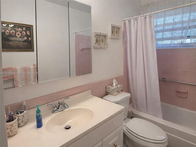 4805 Highland Dr, Tamarac, FL 33319