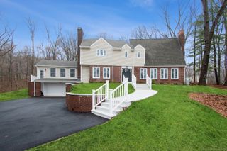51 Laura Road, Hamden, CT 06514