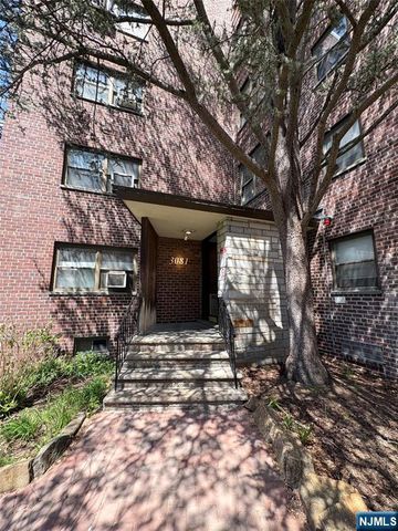3081 Edwin Avenue 2J, Fort Lee, NJ 07024