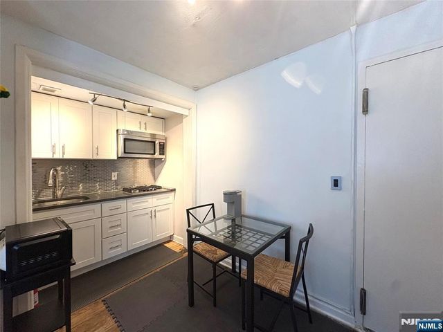 3081 Edwin Avenue 2J, Fort Lee, NJ 07024