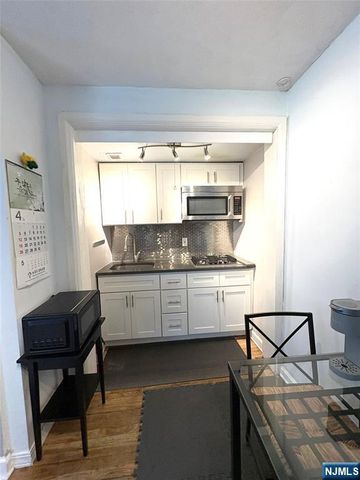 3081 Edwin Avenue 2J, Fort Lee, NJ 07024