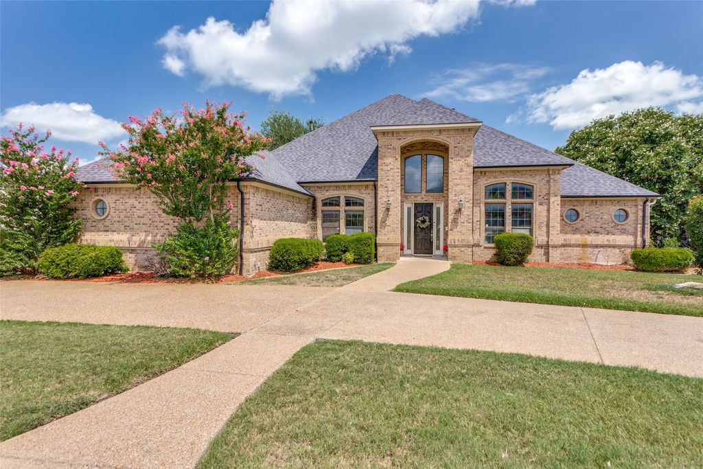 7428 Golf Club Drive, Fort Worth, TX 76179