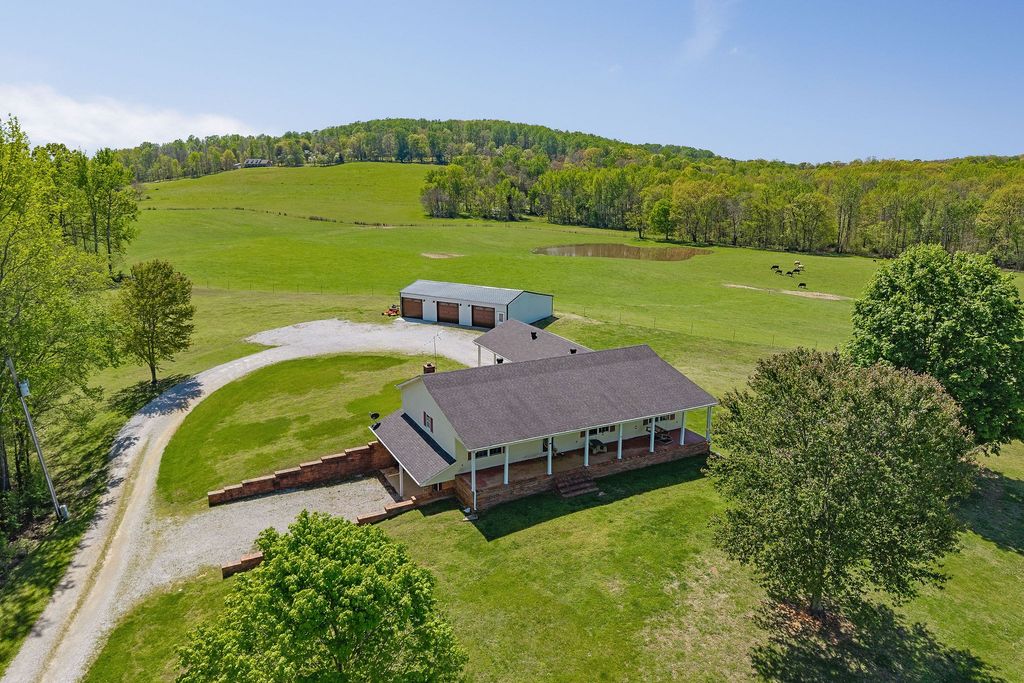 170 Champagne Ln, Rock Island, TN 38581