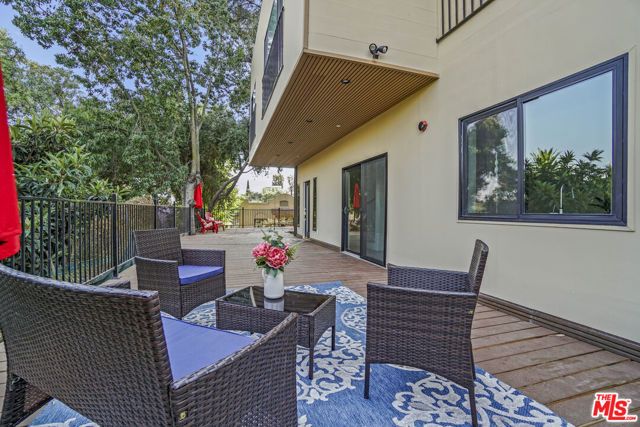 2315 Loma Vista Place, Los Angeles, CA 90039