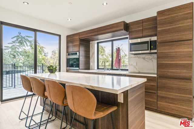 2315 Loma Vista Place, Los Angeles, CA 90039