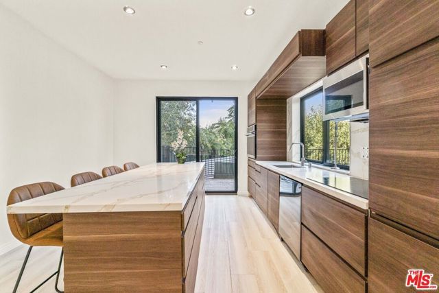 2315 Loma Vista Place, Los Angeles, CA 90039