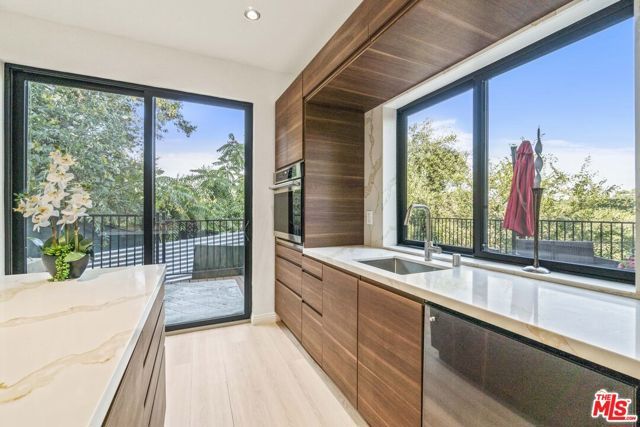 2315 Loma Vista Place, Los Angeles, CA 90039