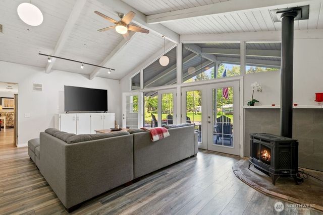 560 Mountain Trail Road, Brinnon, WA 98320