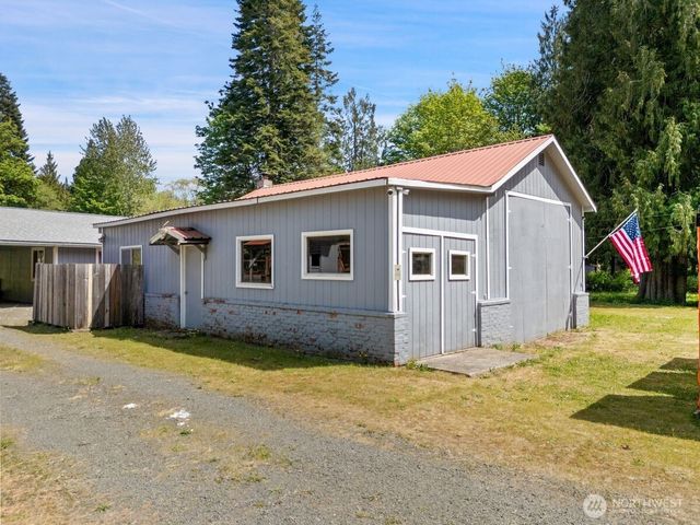 560 Mountain Trail Road, Brinnon, WA 98320