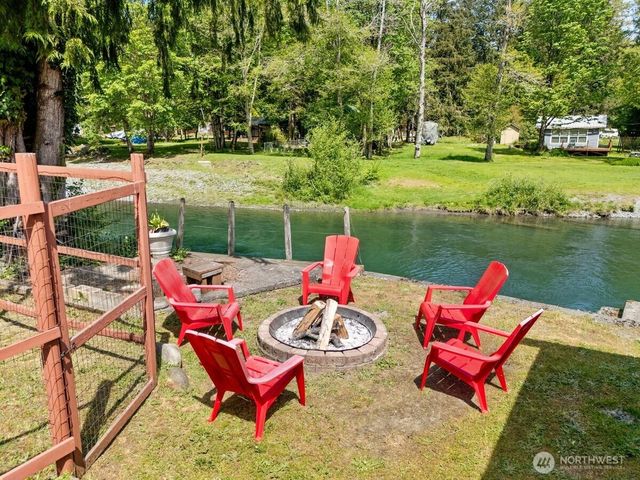 560 Mountain Trail Road, Brinnon, WA 98320