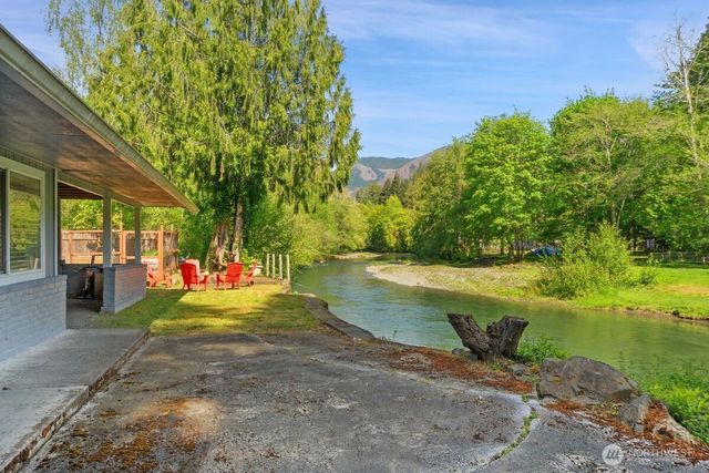560 Mountain Trail Road, Brinnon, WA 98320