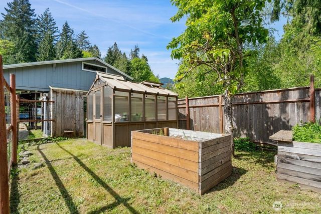 560 Mountain Trail Road, Brinnon, WA 98320