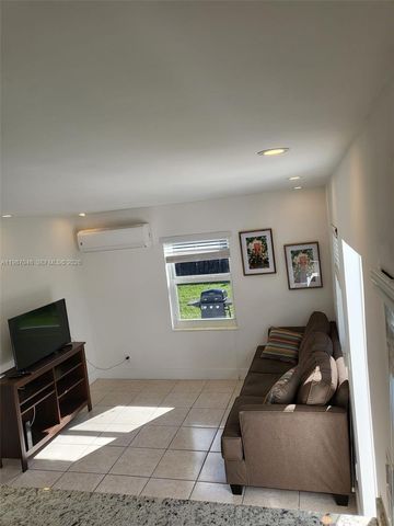 6130 Grant St 2, Hollywood, FL 33024