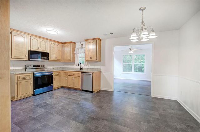 302 Crystal Creek Drive, Jasper, GA 30143