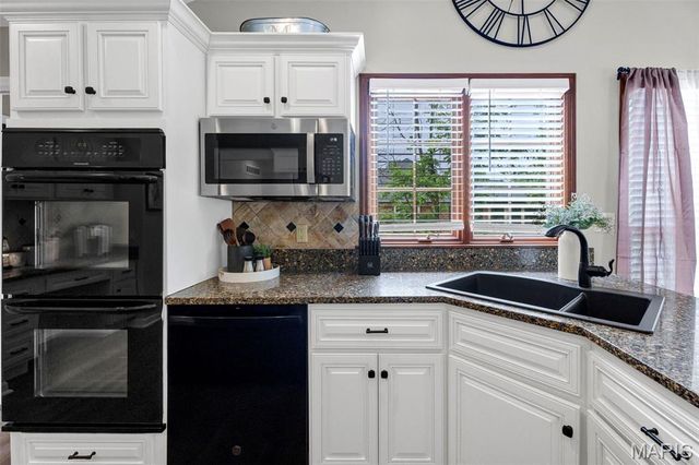 9833 Eagle Hill Lane, Sunset Hills, MO 63127