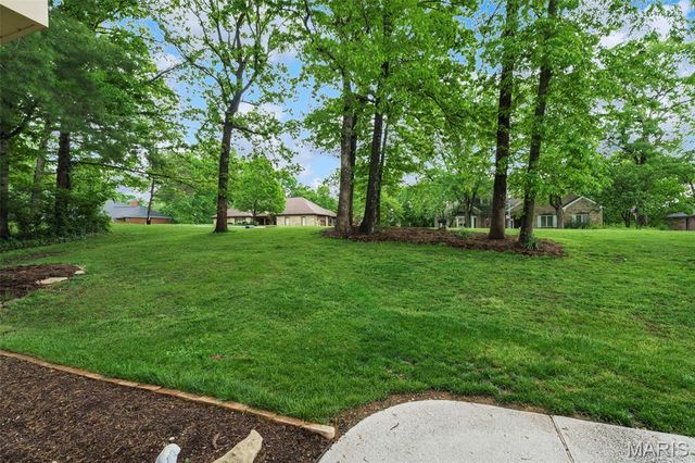 9833 Eagle Hill Lane, Sunset Hills, MO 63127