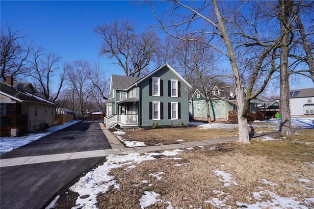 216 Main Street, Wellsville, KS 66092