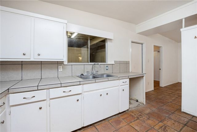 730 Santa Anita Dr, Kingsville, TX 78363