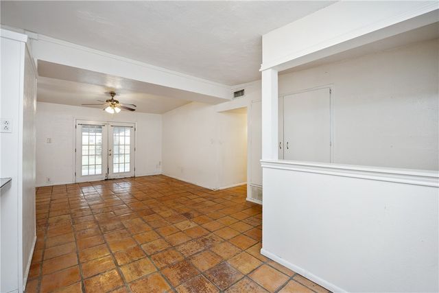 730 Santa Anita Dr, Kingsville, TX 78363