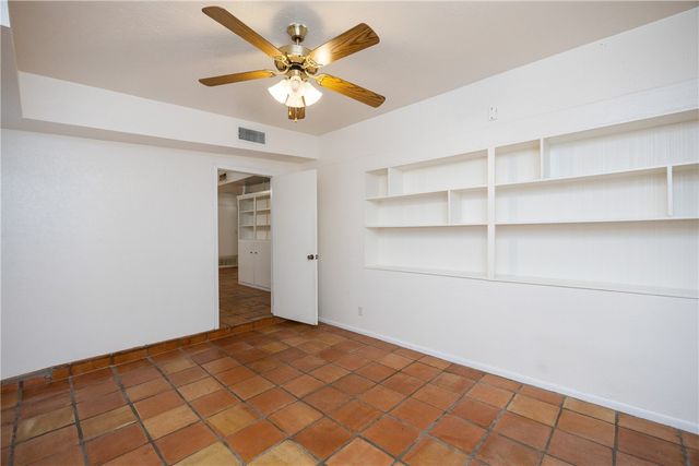 730 Santa Anita Dr, Kingsville, TX 78363