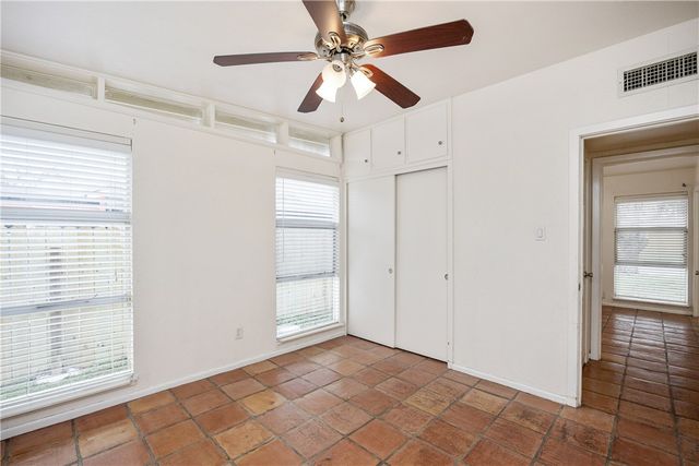 730 Santa Anita Dr, Kingsville, TX 78363