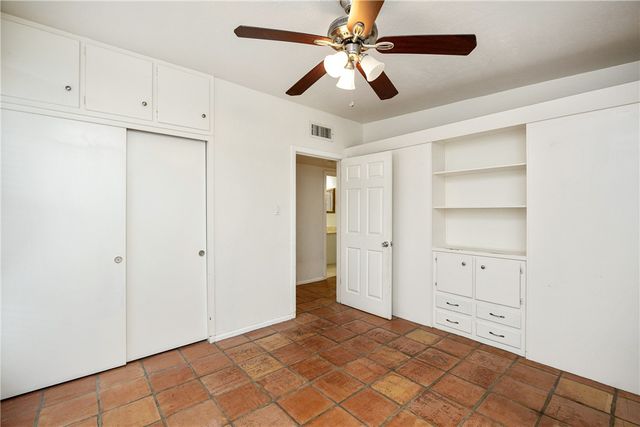 730 Santa Anita Dr, Kingsville, TX 78363