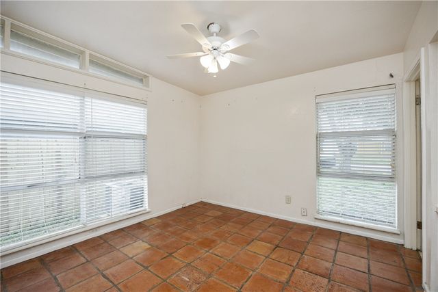 730 Santa Anita Dr, Kingsville, TX 78363