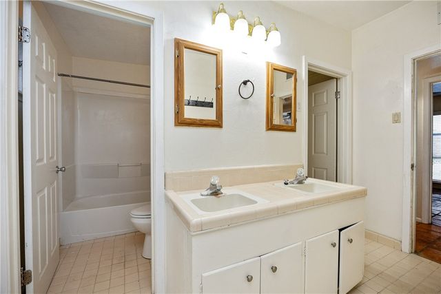 730 Santa Anita Dr, Kingsville, TX 78363