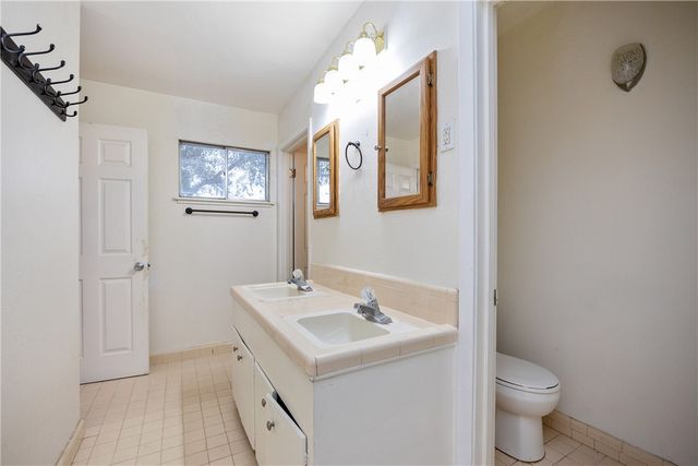 730 Santa Anita Dr, Kingsville, TX 78363